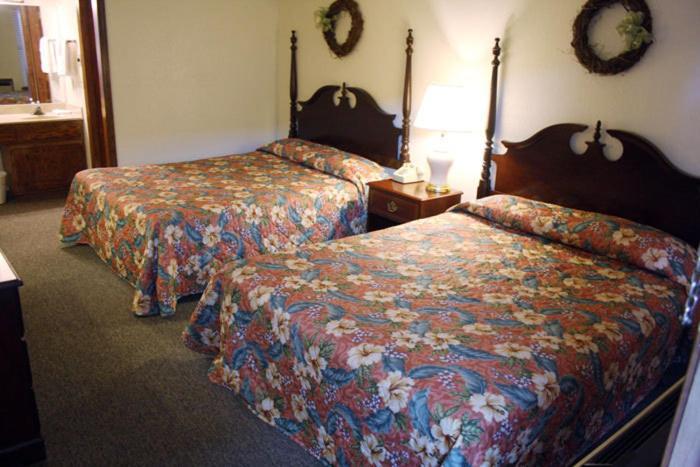 The Queen Anne I Hotel Branson Room photo