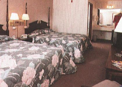 The Queen Anne I Hotel Branson Room photo